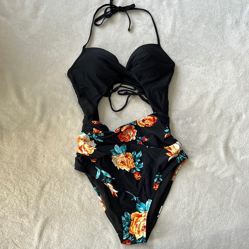 Cupshe one piece swim suit. Size small